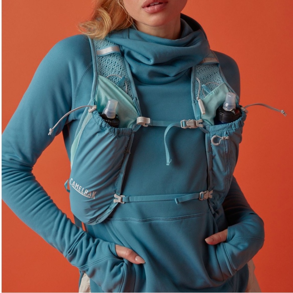 NWOT - CamelBak Women’s Running Vest 50 oz